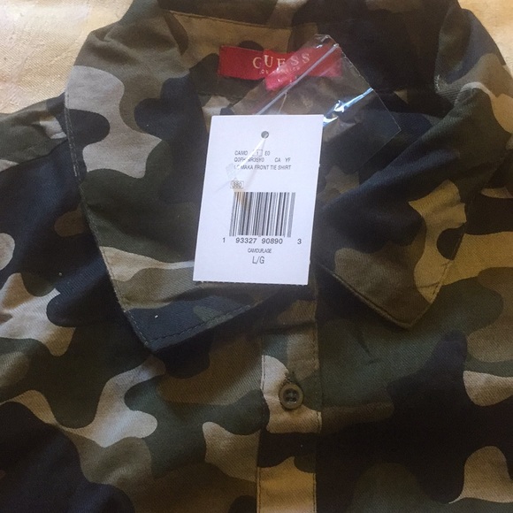 *Brand New* Camouflage Pattern Button-Up - Picture 4 of 5